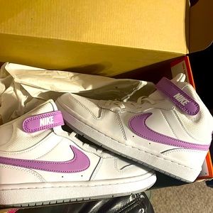 Girls Nike Court Borough mid 2 size 3